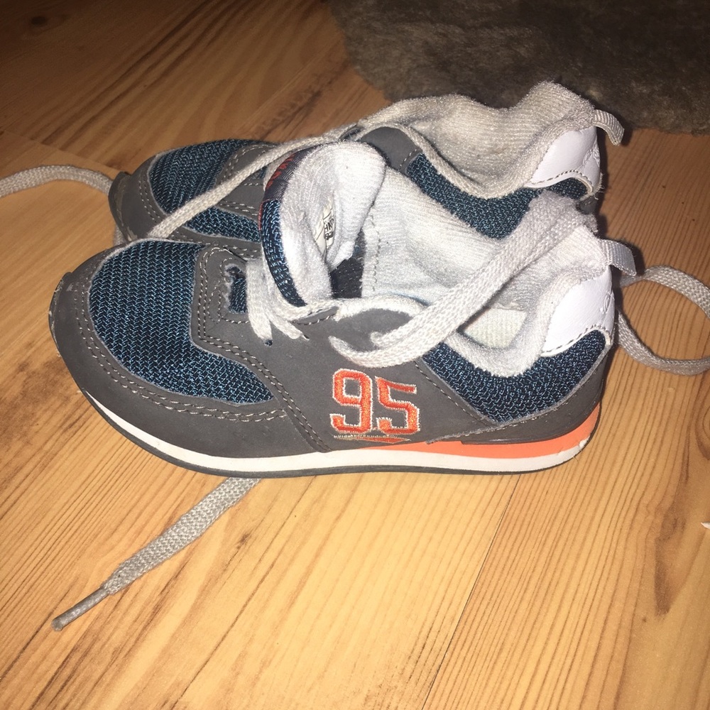 Boys shoes